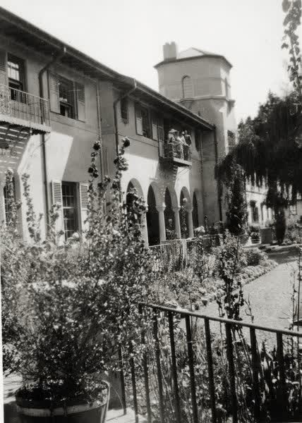 The Lodge arches, 1932