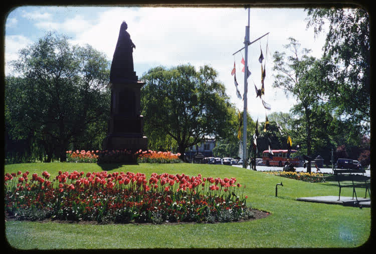 Statue of Queen Victoria, Christchurch, 1950
