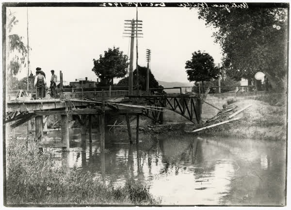 Antigua Street bridge, 1902