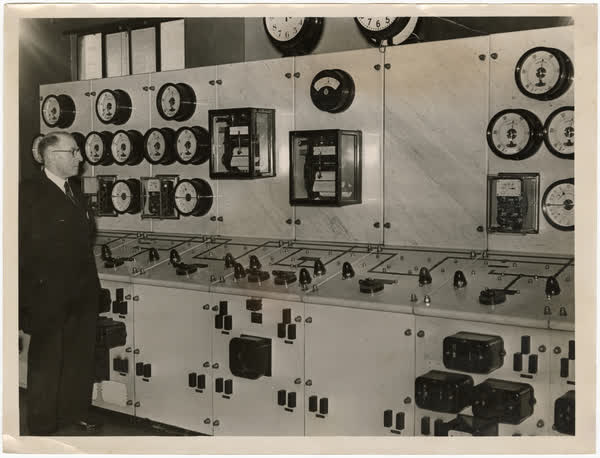 Municipal Electricity Department control room, 1940
