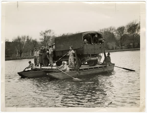 Mobile bridging exercises, New Zealand Army Engineers, 1941