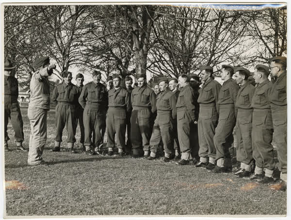 Field signallers training, 1942