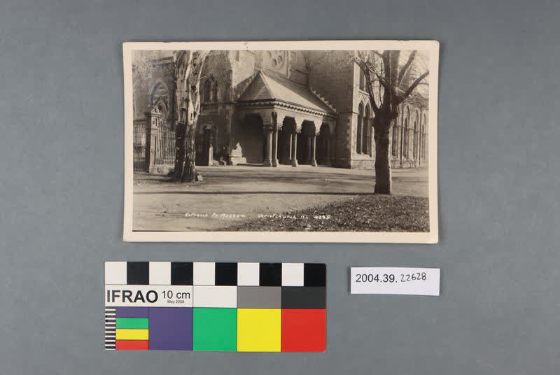 Postcard: Entrance to Museum, Christchurch NZ, 1940