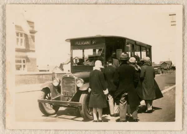Waiting for the bus, 1900