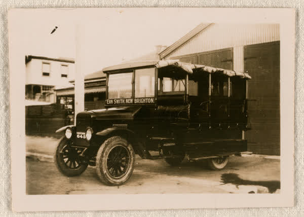 Ern Smith bus, 1900