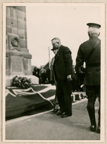 Wreath laying in New Brighton, 1938