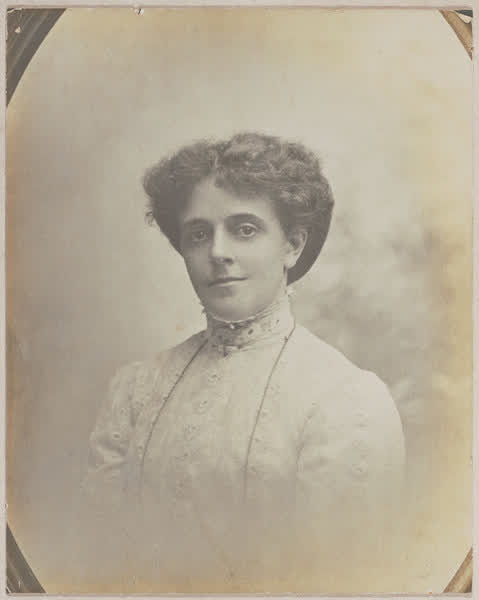 Portrait of a woman, 1900