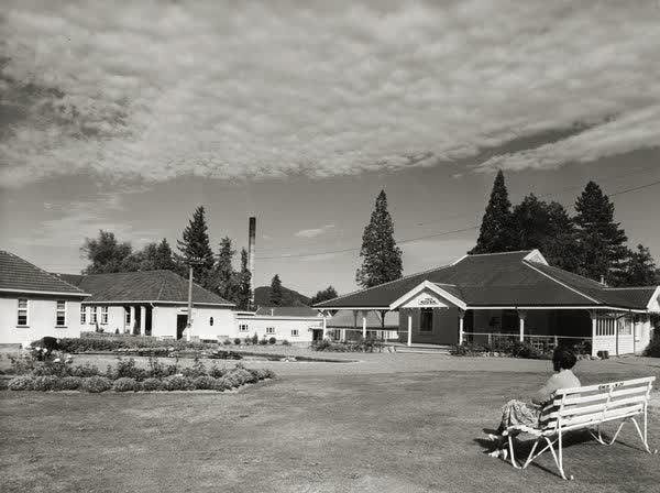 Queen Mary Hospital Tea Kiosk, 1900