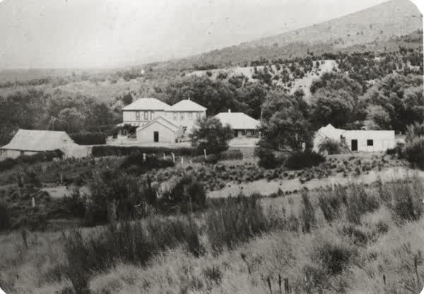 Jollies Pass Hotel, 1900