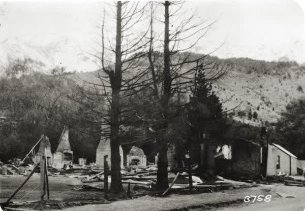 Jollies Pass Hotel fire damage, 1927