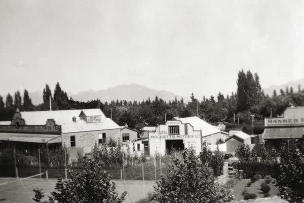 Mocketts Motors, 1900