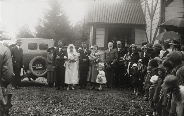 Victoria Ruby Turton and Edgar Vernan Clement wedding, 1923