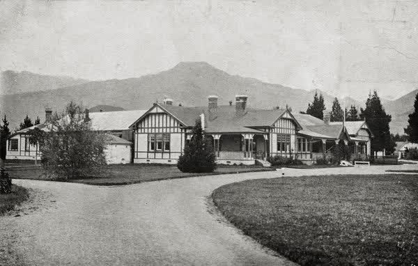Sanatorium  entrance, 1900