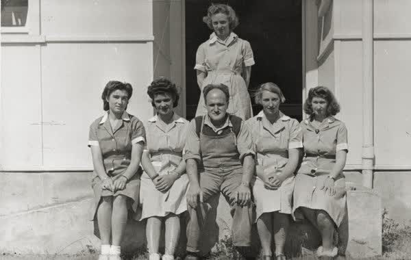 Queen Mary Hospital laundry staff, 1900