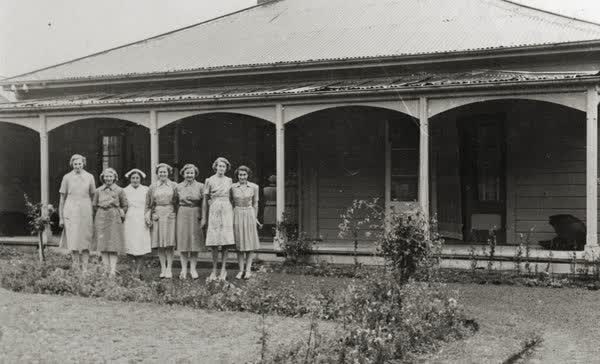 Queen Mary Hospital staff, 1900