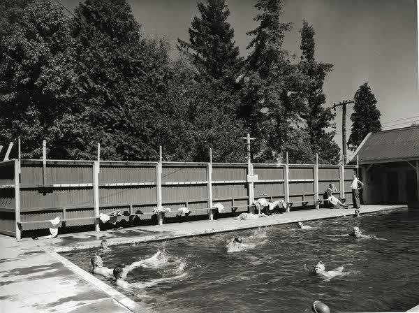 Queen Mary Hospital men’s pool, 1930