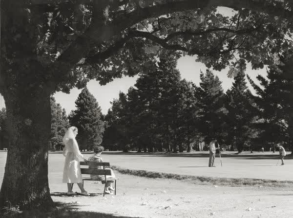 Queen Mary Hospital patients playing golf, 1930