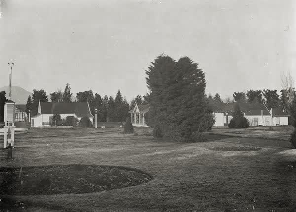 Queen Mary Hospital public gardens, 1900