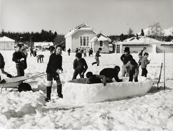 Hanmer Springs School snow, 1900