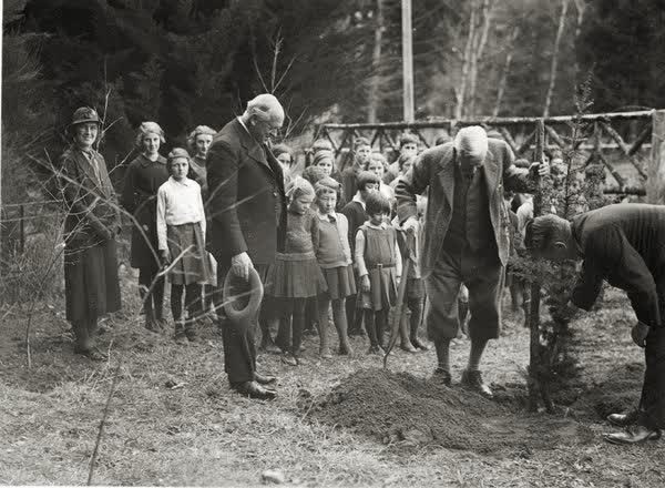 Sir Heaton Rhodes at Hanmer Springs School, 1930