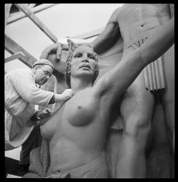 Working on the Hine Te Apārangi clay model, 1930
