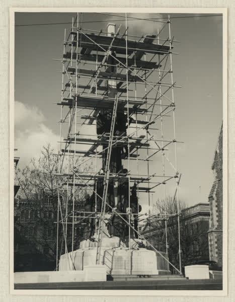 Citizens' War Memorial, 1930