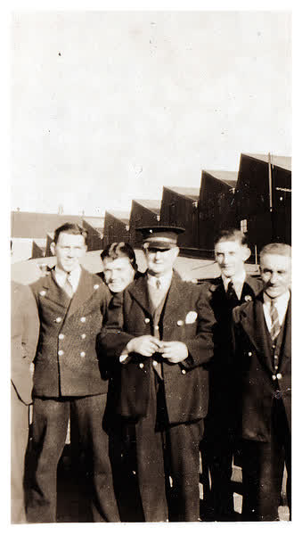 Men at the Timaru railway yard, 1943