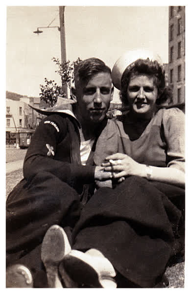 Clarence Walker socialising in Wellington, 1940