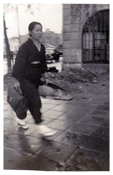 Woman on Tokyo street, 1945