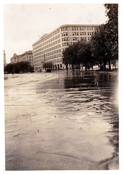 Marunouchi Street in Tokyo, 1945