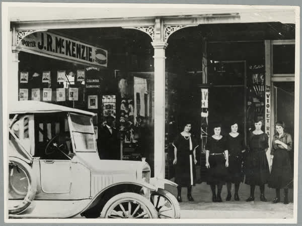 The Dunedin McKenzies store, 1910