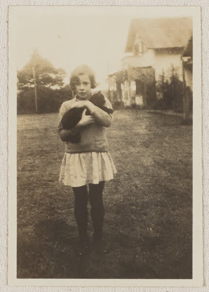 Girl with a cat, 1920