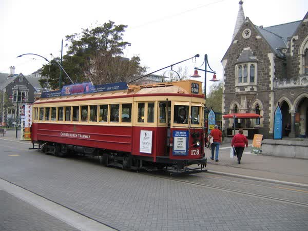 Tram 178 on Worcester Boulevard, 2004