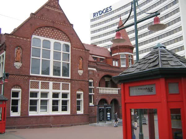 Municipal Chambers Building on Worcester Street, 2004