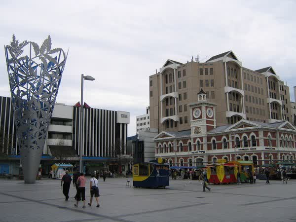 Market stalls in Cathedral Square, 2004
