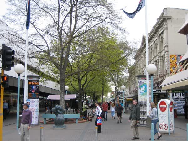 Colombo Street crossing to the Bridge of Remembrance, 2004