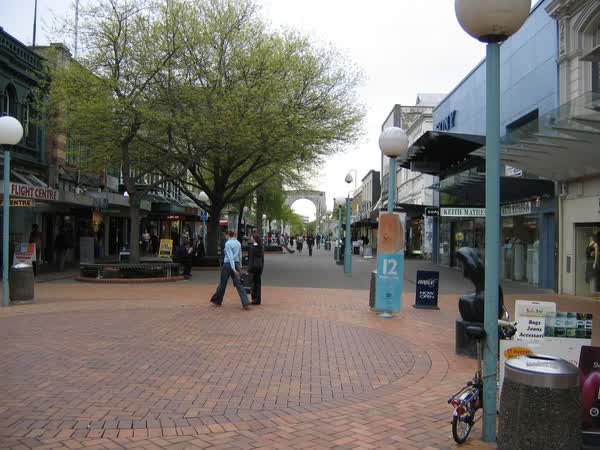Bridge of Remembrance down City Mall, 2004