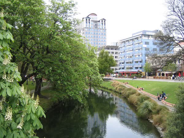 Oxford Terrace and the Avon River, 2004