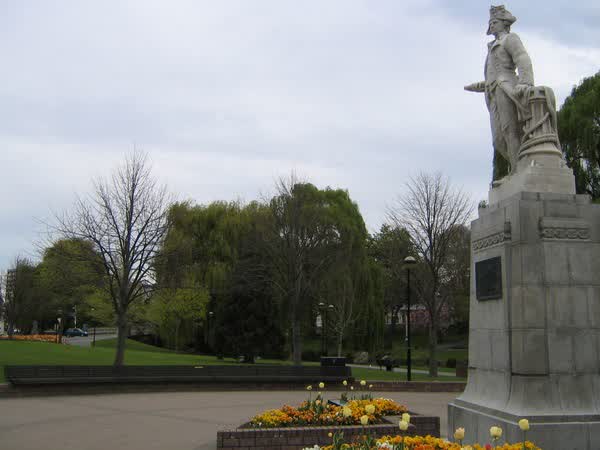 Statue of Captain Cook in Victoria Square, 2004