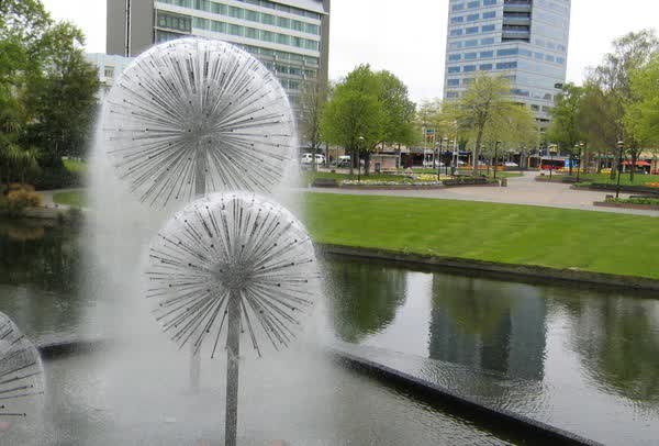 Ferrier Fountain and the gardens of Victoria Square, 2004