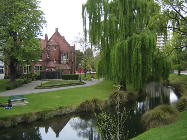 Municipal Chambers on the banks of the Avon River, 2004