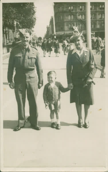 Walking in Cathedral Square, 1940
