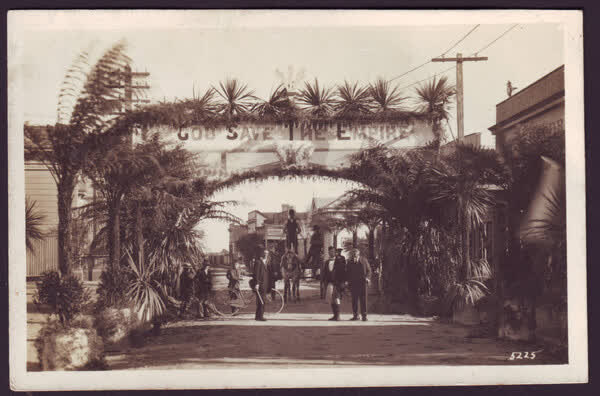 Arch in Hokitika, 1900