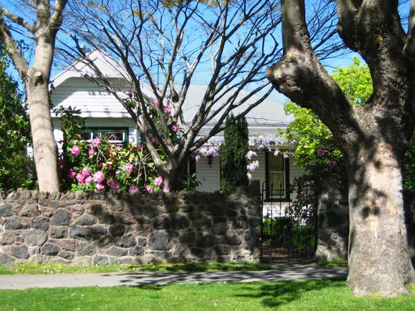 Villa with stone fence, 2006