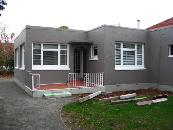Square art deco home on Montana Avenue, 2007