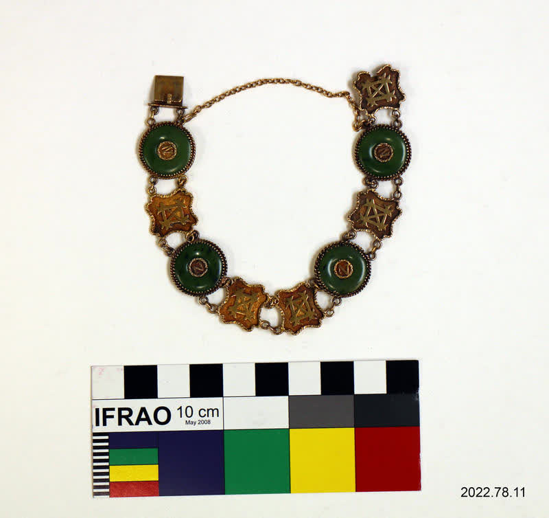 Bracelet: Gold and Pounamu, 1900