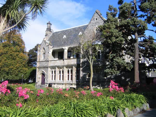 Bellamy’s stone building, 2005