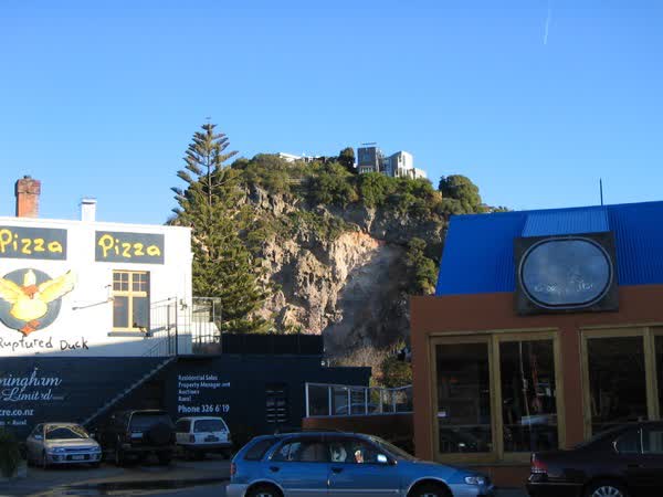 Shops in Sumner, homes on Clifton Hill, 2005