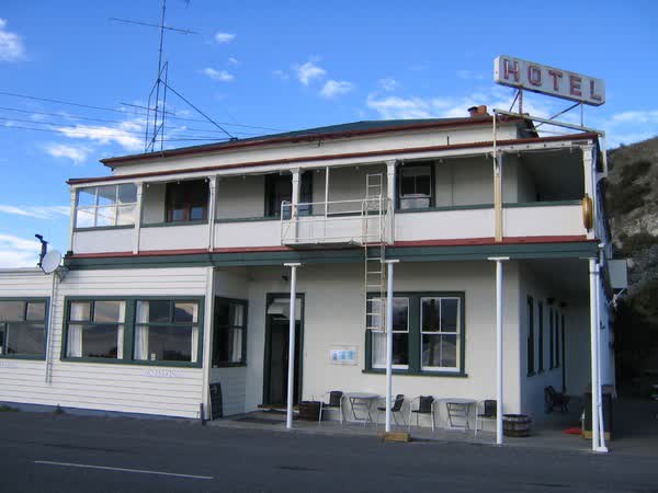The Pier Hotel, 2005