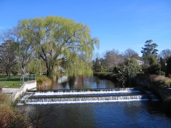 Avon River level-control weir at Mona Vale, 2005